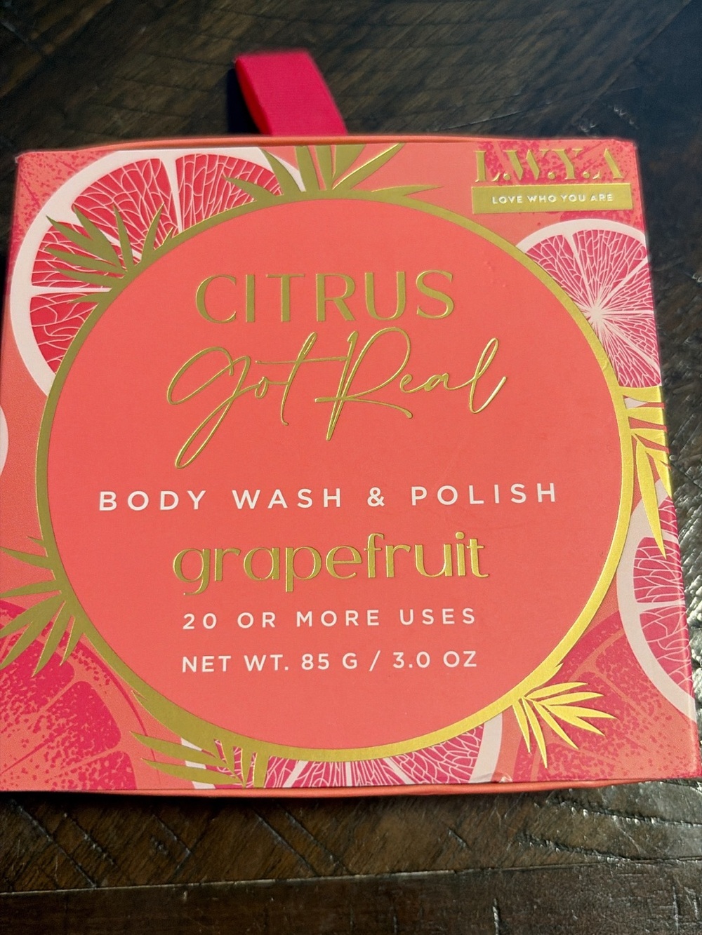 4 Body Wash & Polish Sponge
grapefruit, melon & berry.